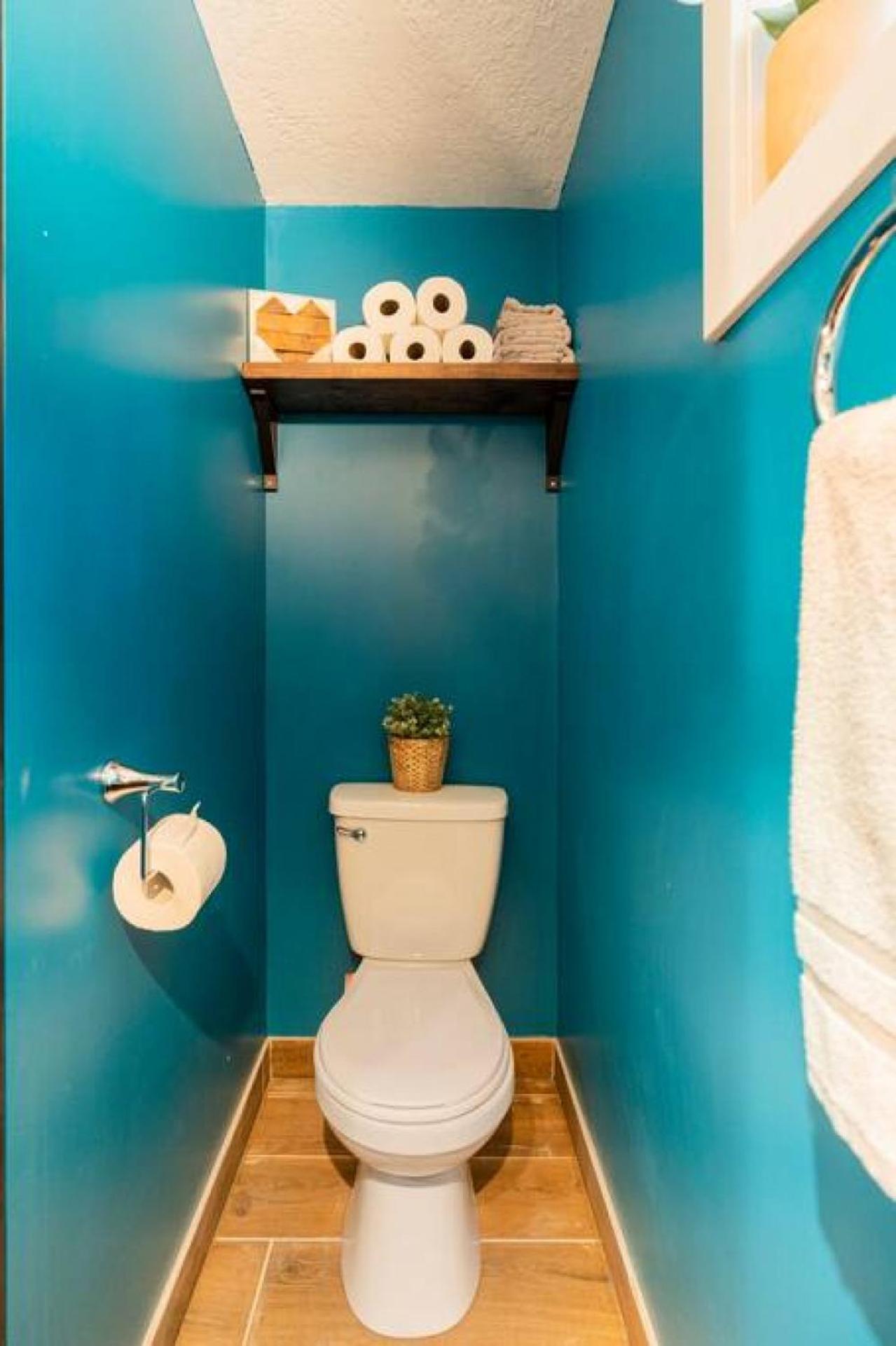 Rustic Cozy Cabin With Hot Tub Bragg Creek エクステリア 写真