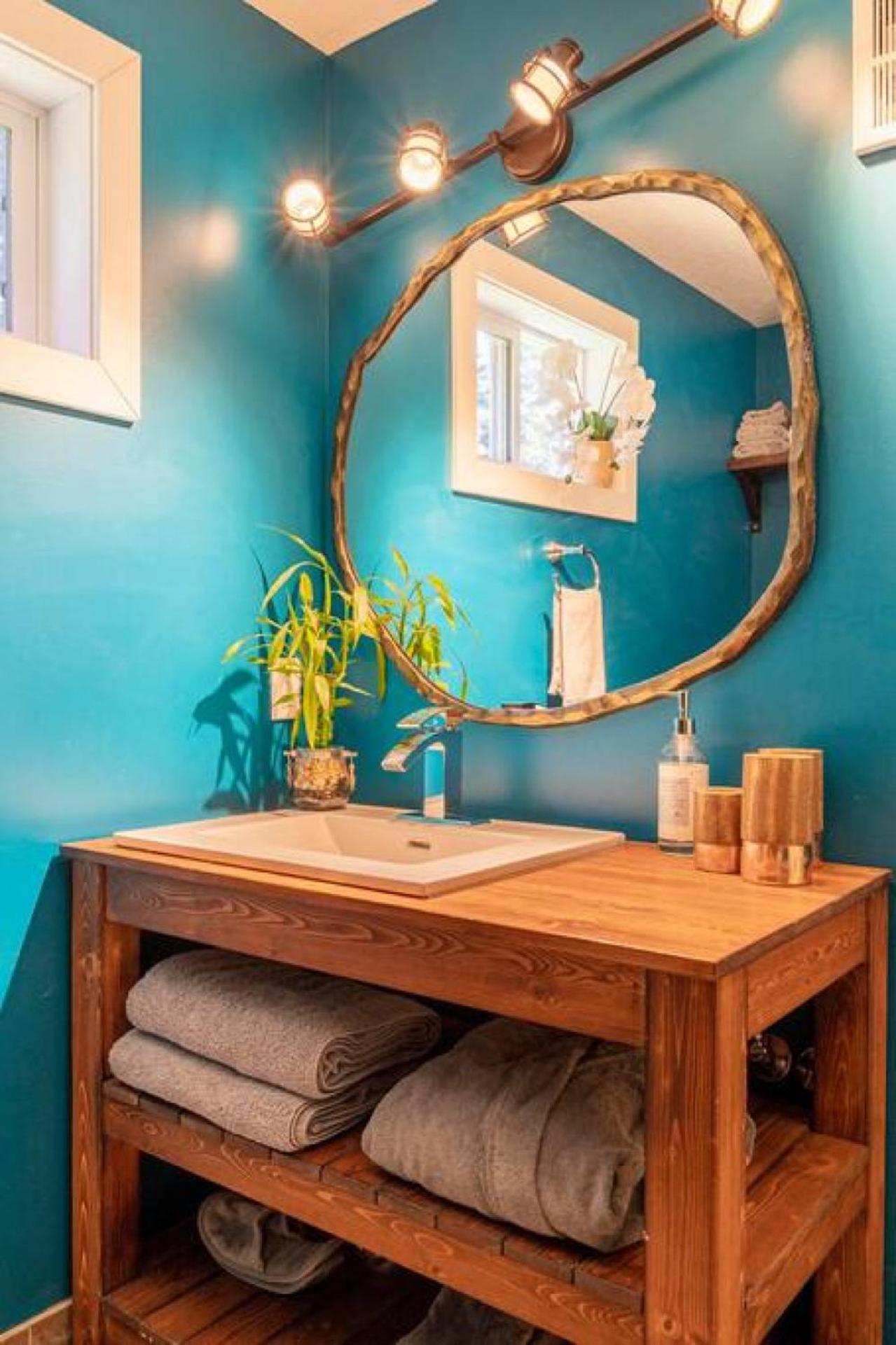 Rustic Cozy Cabin With Hot Tub Bragg Creek エクステリア 写真